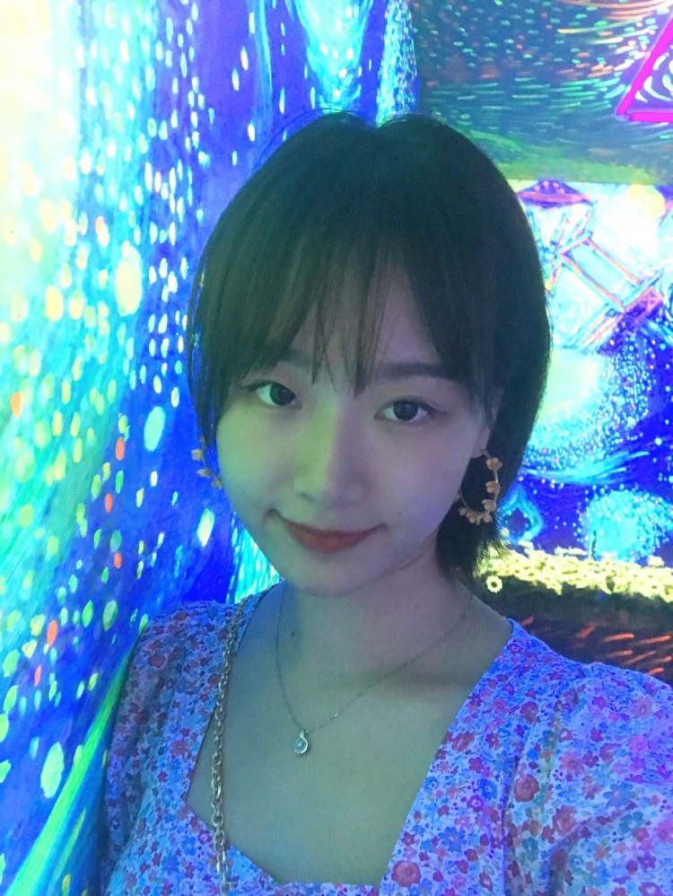 浮岛-广东省·中山市·石岐区街道-抖音,***等等-少见的短发girl,会增加照片真实感,减少拖的感觉。哈哈哈