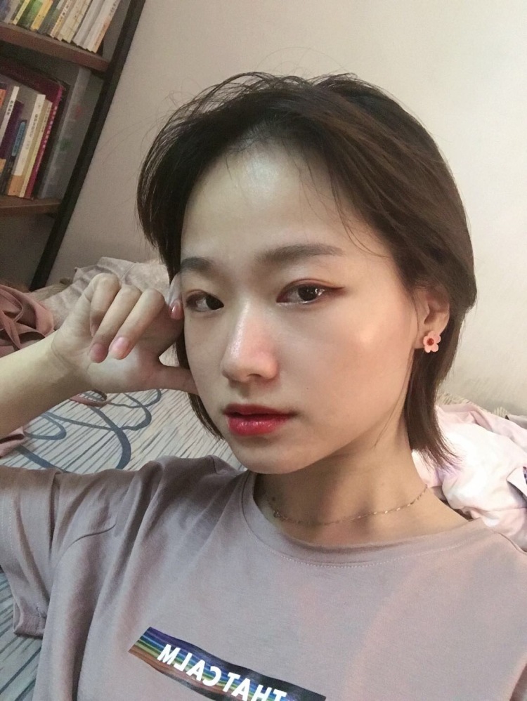浮岛-广东省·中山市·石岐区街道-抖音,***等等-少见的短发girl,会增加照片真实感,减少拖的感觉。哈哈哈