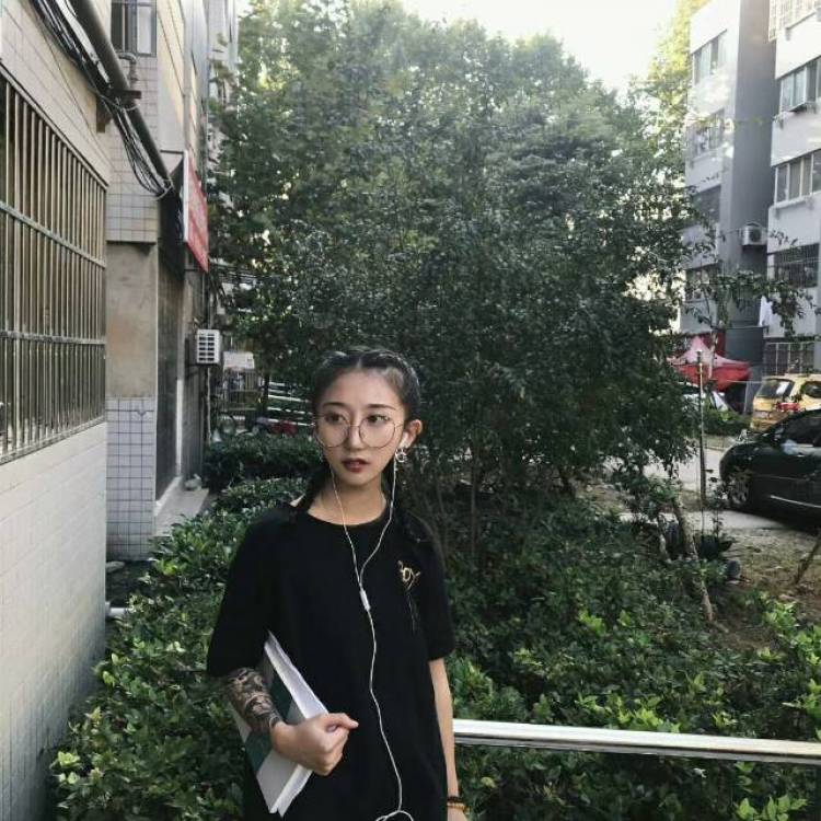 甜甜-湖北省·武汉市·洪山区-抖音-接网拍,会p图会拍照,风格多样