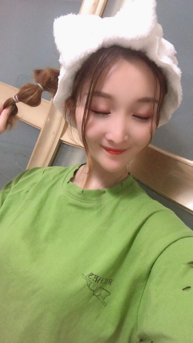 🧸ྀི 王甜-河南省·漯河市·郾城区-淘宝-发卡 帽子 饰品等等任何都可以接拍。啾咪~ 滴滴我鸭🥳🥳🤪