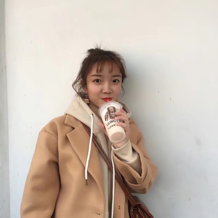 酸奶粒子-四川省·成都市·成华区--自我感觉长相偏甜美型滴,平时超爱拍照,只不过不怎么会p照片 hhhh,平时拍照喜欢自然的,所以不怎么化妆,发的几张照片都是生活照,寄拍等等都可以商量:-O