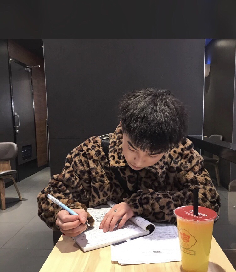 Wealth💸.-江苏省·南京市·江宁区-快手 抖音-新人报道!接各种类型网拍 寄拍 价格可谈 满意为止