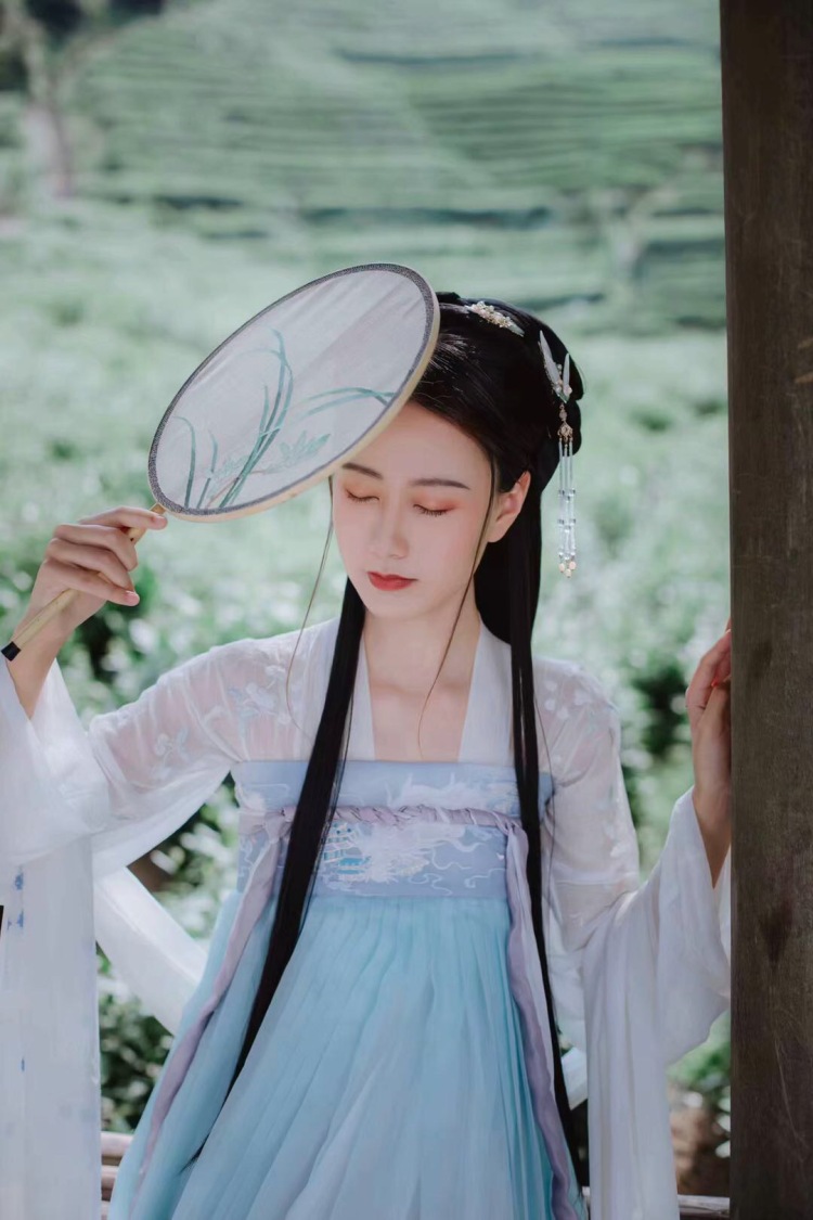 绵绵-上海市·上海市·嘉定区-抖音,微博,朋友圈-可接首饰,衣服,鞋包,可出外景,自拍自修。