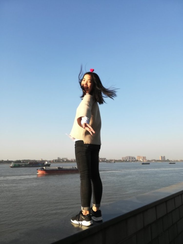 猛虎嗅蔷薇-江西省·九江市·浔阳区-微博,朋友圈,美图秀-学生,新手,会拍照和简单P图,会跳舞,很有耐心,不满意重拍,各种风格,各种买家秀,模特都可以