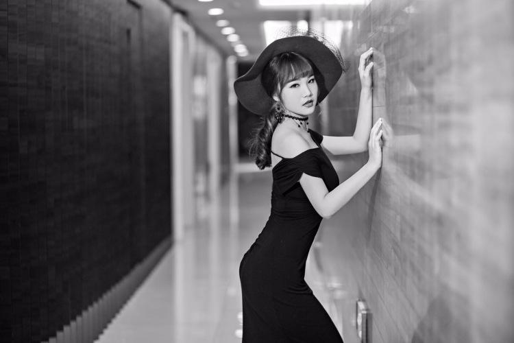 八九-江苏省·南京市·江宁区--裸足161,日常穿👠,三围88/65/90
喜欢穿搭、美妆和拍照,能驾驭不同风格,🉑盐🉑甜。
🉑与店铺短期或长期合作。