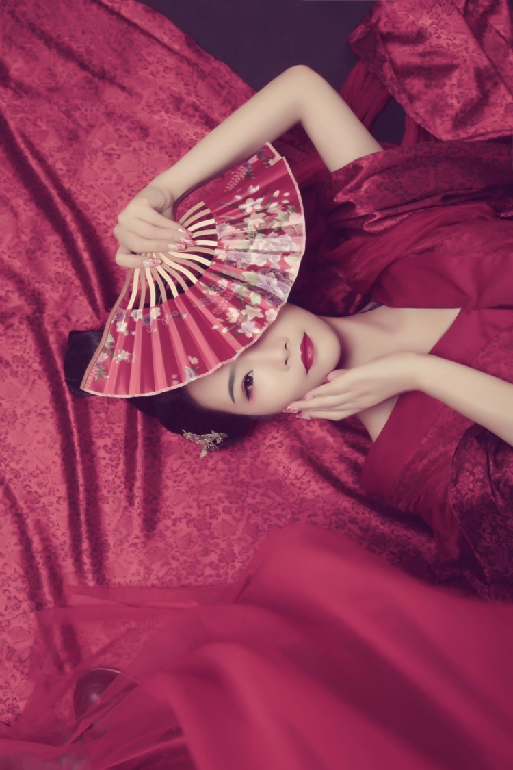 八九-江苏省·南京市·江宁区--裸足161,日常穿👠,三围88/65/90
喜欢穿搭、美妆和拍照,能驾驭不同风格,🉑盐🉑甜。
🉑与店铺短期或长期合作。