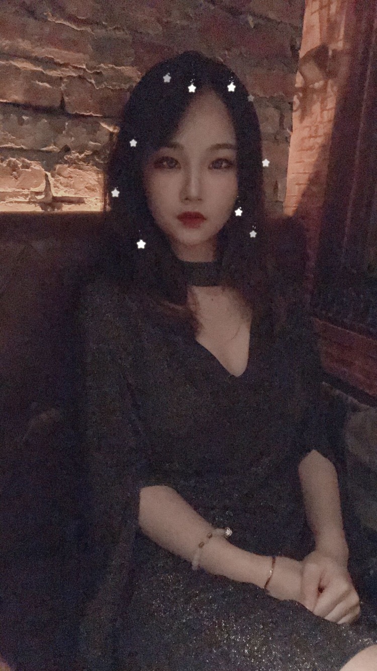 八九-江苏省·南京市·江宁区--裸足161,日常穿👠,三围88/65/90
喜欢穿搭、美妆和拍照,能驾驭不同风格,🉑盐🉑甜。
🉑与店铺短期或长期合作。