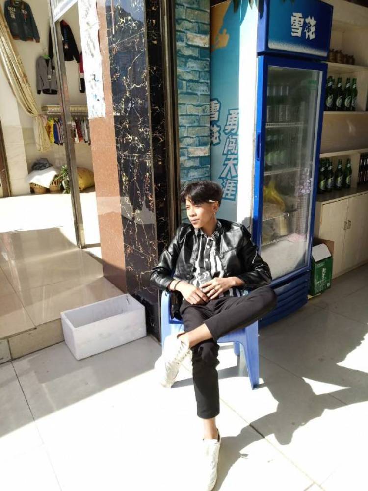 狗哥℃-广东省·江门市·江海区--擅长展示自我，只是身高很尴尬。