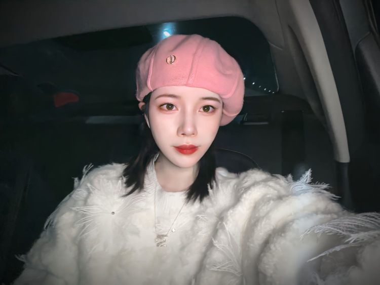 七七-浙江省·杭州市·萧山区-微博，朋友圈，某红薯，抖音-接寄拍，饰品，包包，衣服，买家秀，都可，身高164，体重49，