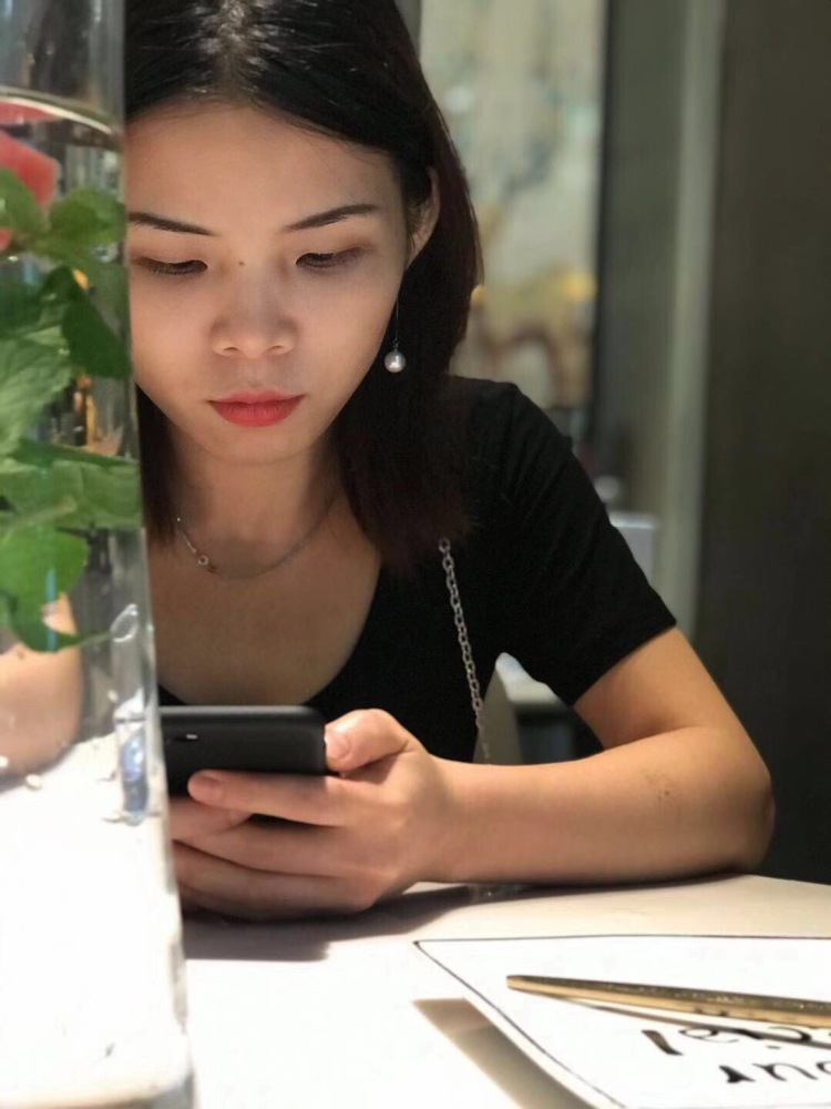 Chenyu-广东省·东莞市·寮步镇--擅长拍照修图,能接学生装,小裙子,袜子,耳环,戒指,其他饰品,18-30岁女生服装各种都可以。