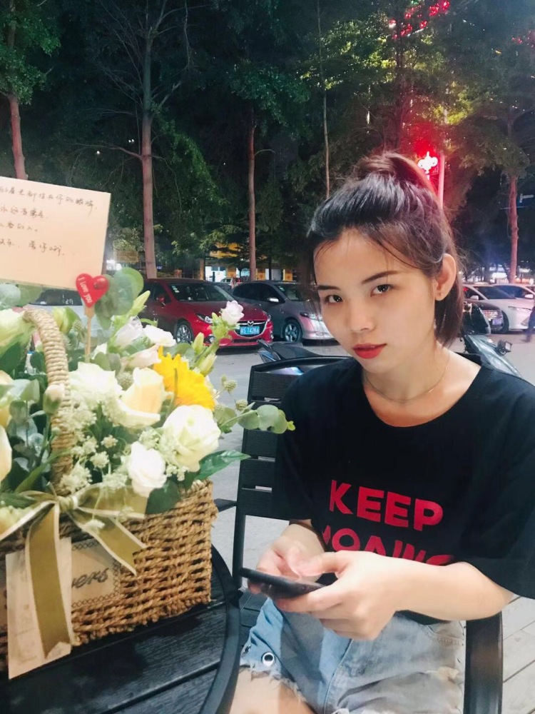 Chenyu-广东省·东莞市·寮步镇--擅长拍照修图,能接学生装,小裙子,袜子,耳环,戒指,其他饰品,18-30岁女生服装各种都可以。