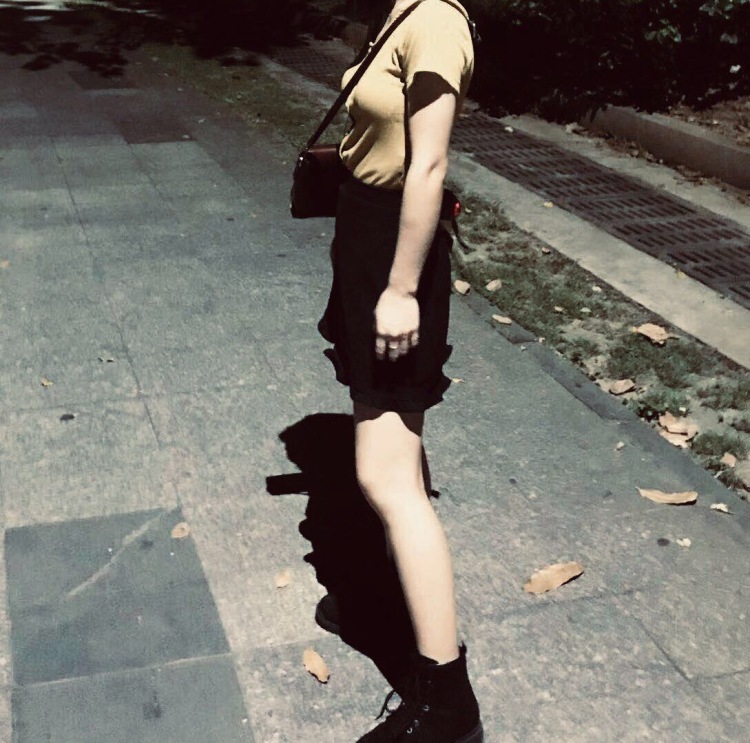 Chenyu-广东省·东莞市·寮步镇--擅长拍照修图,能接学生装,小裙子,袜子,耳环,戒指,其他饰品,18-30岁女生服装各种都可以。