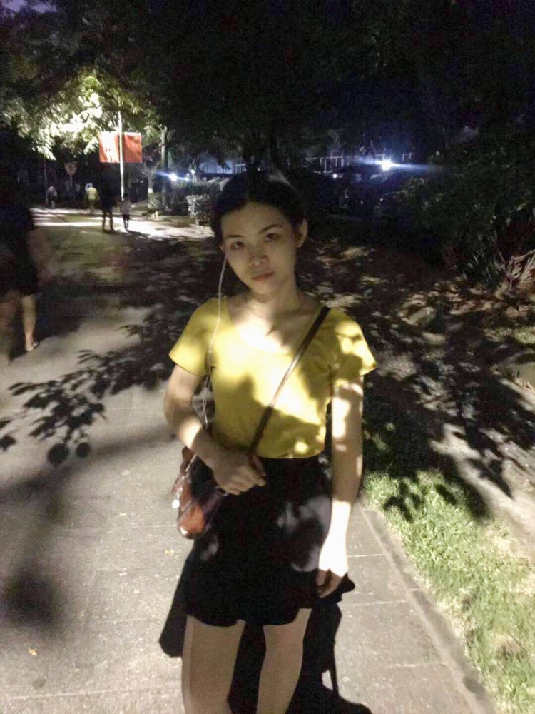 Chenyu-广东省·东莞市·寮步镇--擅长拍照修图,能接学生装,小裙子,袜子,耳环,戒指,其他饰品,18-30岁女生服装各种都可以。