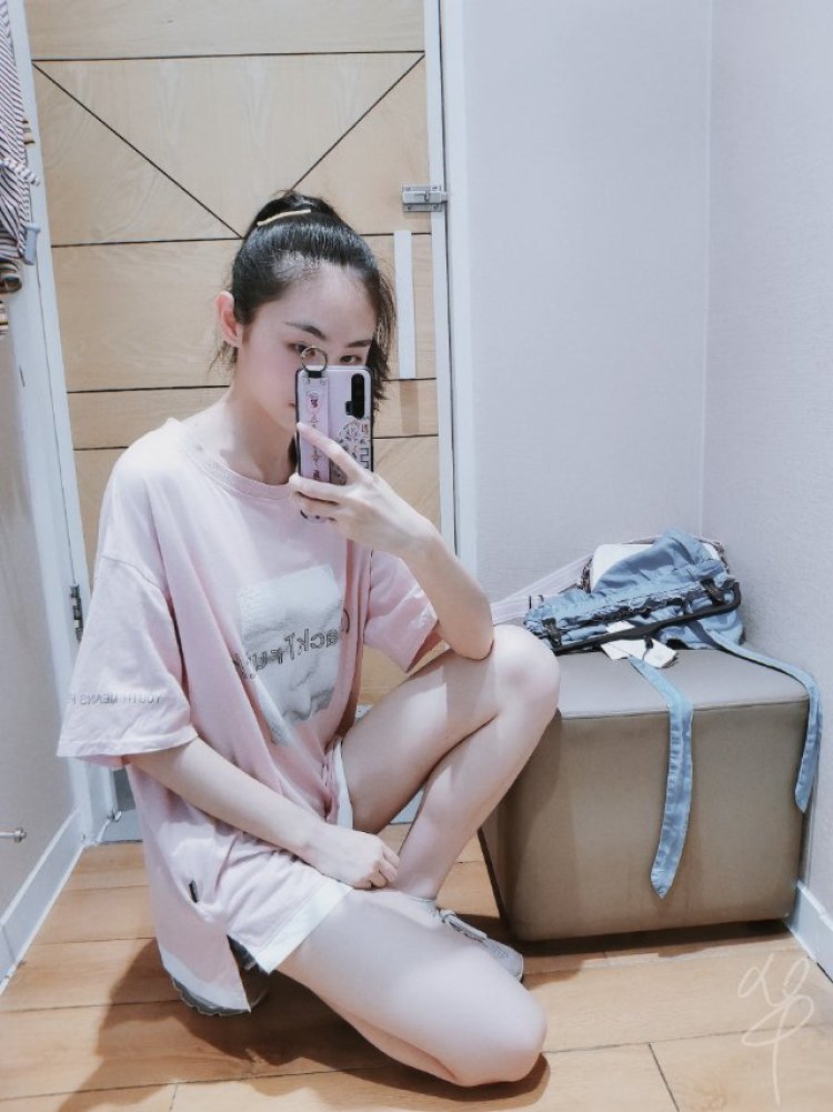 -凉华、-江苏省·连云港市·海州区-QQ-寄拍,本人一米七 47kg
不接受太sexy的