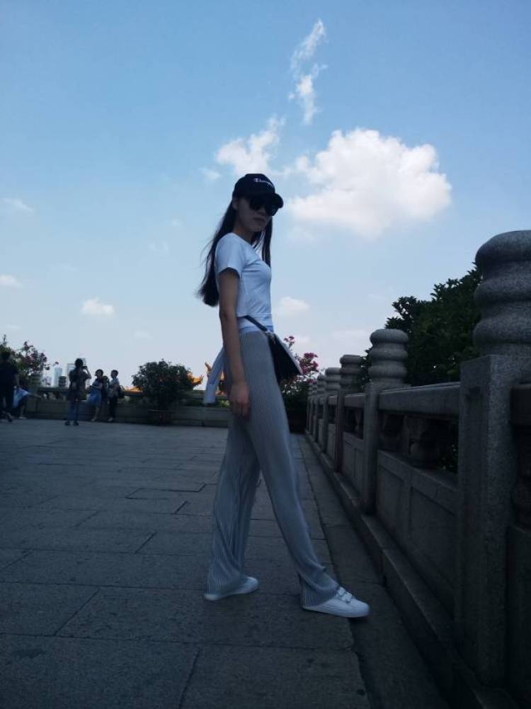 Nyx–明月-上海市·上海市·宝山区-QQ 微信 虎牙直播-想找一份网拍的工作，也不知道怎么入门！新手哦