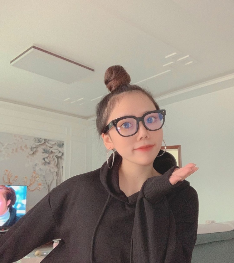 我是洢禾啊💫-陕西省·咸阳市·泾阳县--化妆品 配饰 玩偶 服装 鞋子 装饰品 都可以拍 出图快