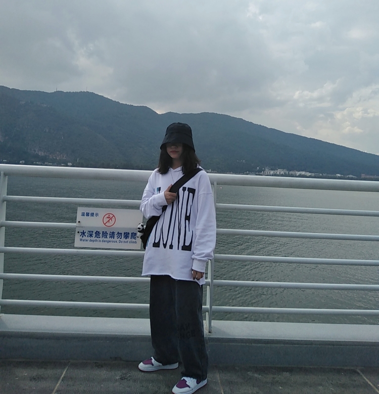 Redamancy-云南省·昆明市·盘龙区-抖音 快手 微博 -接寄拍