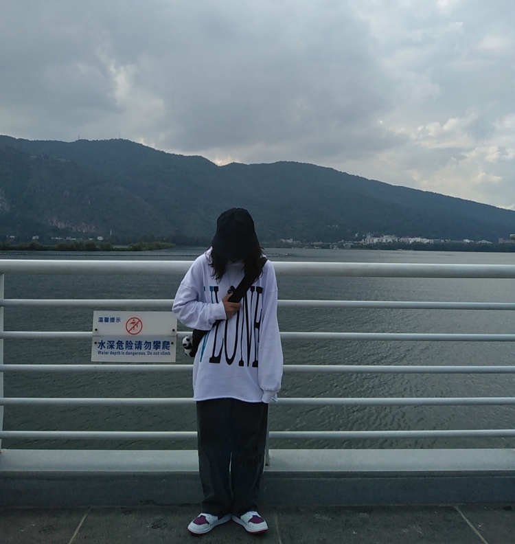 Redamancy-云南省·昆明市·盘龙区-抖音 快手 微博 -接寄拍