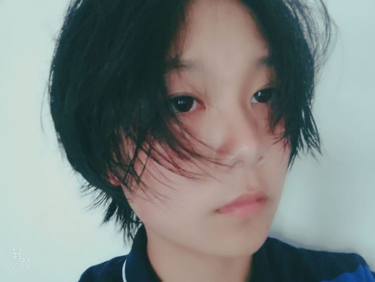 舒伯-贵州省·遵义市·余庆县-抖音，快手，微博-学生一枚，学计算机专修ps，适合酷酷的风格，接化妆品，服饰