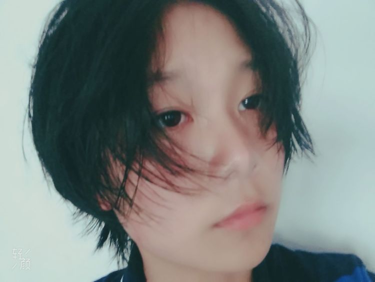 舒伯-贵州省·遵义市·余庆县-抖音，快手，微博-学生一枚，学计算机专修ps，适合酷酷的风格，接化妆品，服饰