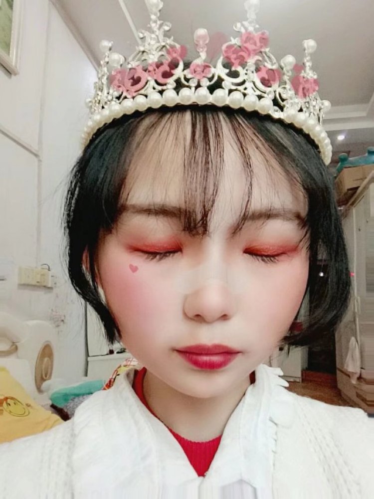 乔-河南省·南阳市·内乡县--喜欢化妆,擅长眼部妆容,初三学生党可拍首饰,衣服,支持寄拍,费用可商量