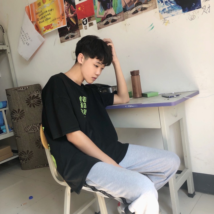 Fluoxetine.-河南省·洛阳市·瀍河回族区-快手-会修图、P图、拍照，想接一些网拍，买家秀之类的，高质量出图
鞋子 衣服 收拾都可以
在校学生
身高182
体重115斤