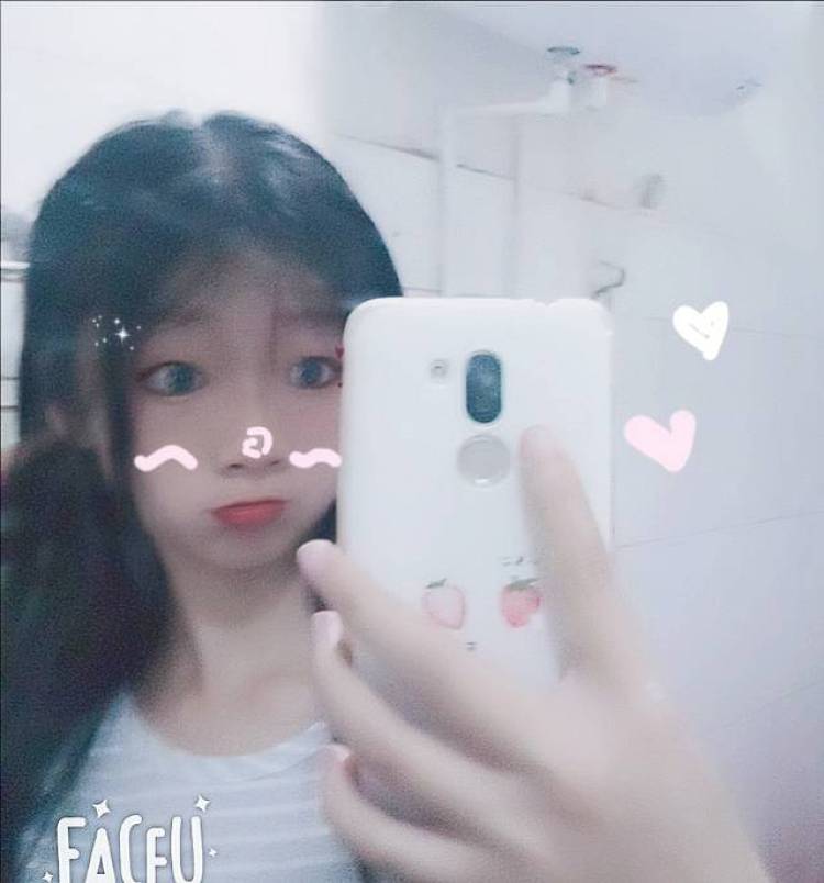 Fleshy呆橘-湖南省·长沙市·雨花区-快手-喜欢自拍 会修图 做网拍 饰品衣服等都可以价格商量 不行可重拍 做事认真 来私我鸭 照片真人 会跳舞