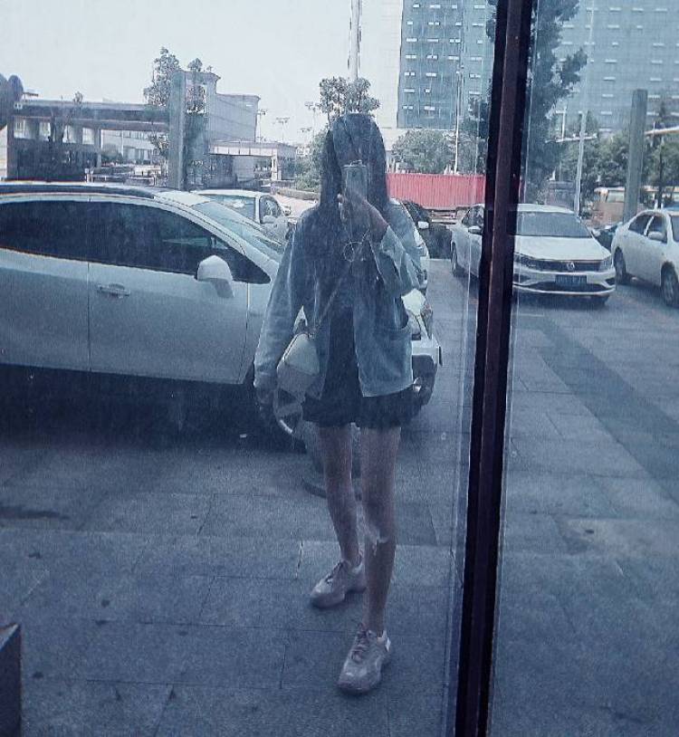 Fleshy呆橘-湖南省·长沙市·雨花区-快手-喜欢自拍 会修图 做网拍 饰品衣服等都可以价格商量 不行可重拍 做事认真 来私我鸭 照片真人 会跳舞