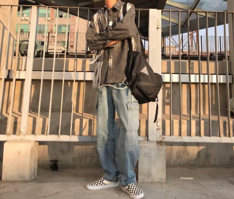 阿.-辽宁省·锦州市·古塔区-抖音-主要接网拍男装 配饰 挎包 鞋子等 出图快   可以接详情  风格多 不露脸谢谢  可接全身照  但是需要带帽子😷
