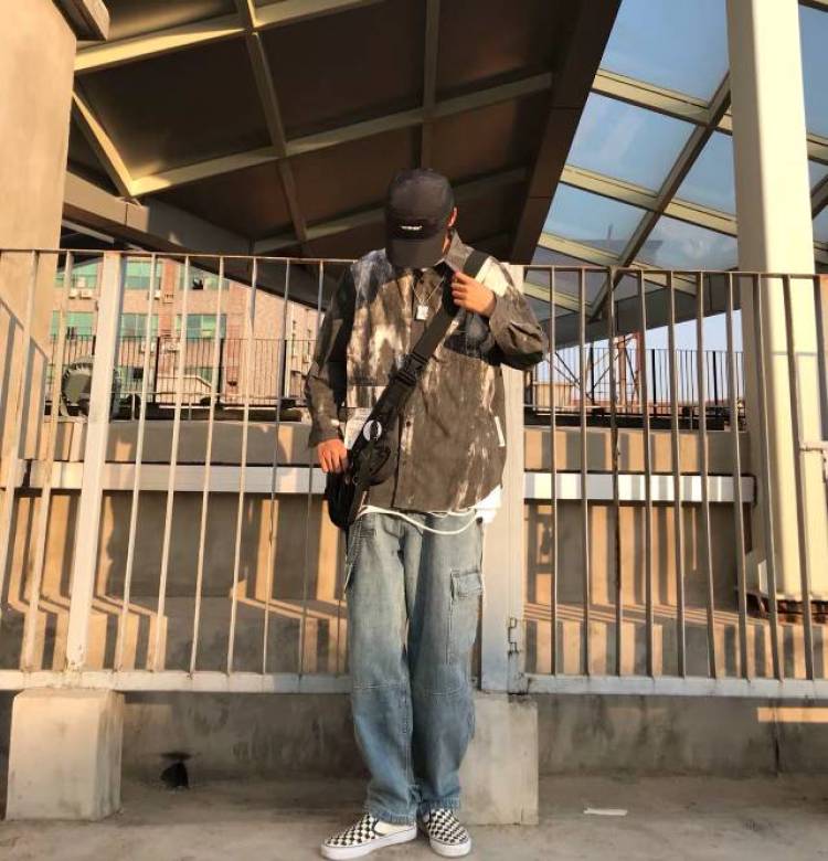 阿.-辽宁省·锦州市·古塔区-抖音-主要接网拍男装 配饰 挎包 鞋子等 出图快   可以接详情  风格多 不露脸谢谢  可接全身照  但是需要带帽子😷