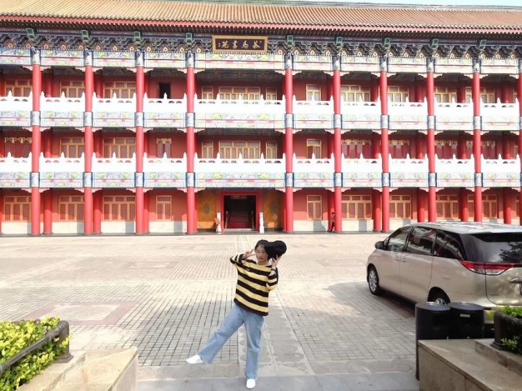 遥遥鹿之鸣.-江苏省·无锡市·江阴市-快手 微博 -162cm 100斤 接网拍 风格多变