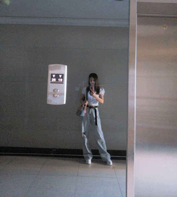 夢夢-广西壮族自治区·南宁市·青秀区--我的特长唱歌跳舞拍照。寻求合作:买家秀,网拍。短视频