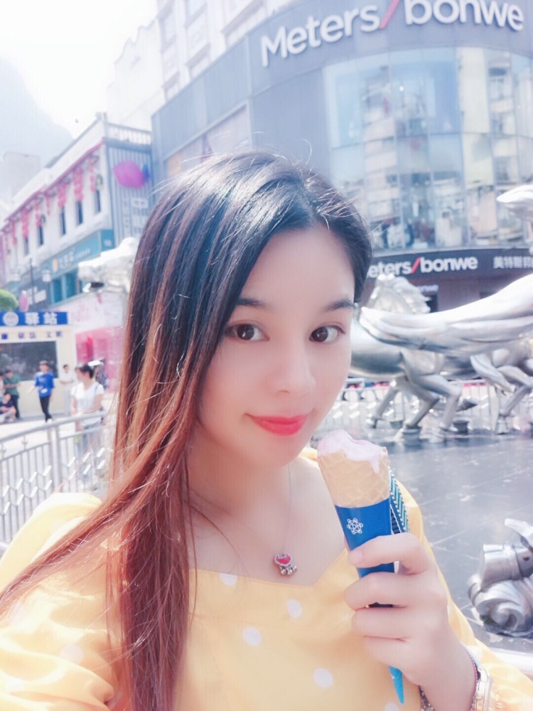夢夢-广西壮族自治区·南宁市·青秀区--我的特长唱歌跳舞拍照。寻求合作：买家秀，网拍。短视频