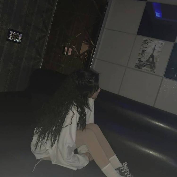 lonely-辽宁省·葫芦岛市·连山区--空余时间很多   专业学习过ps  可接网拍  寄拍
