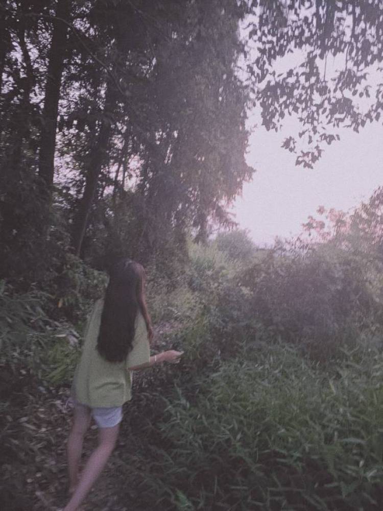 西西-江西省·抚州市·临川区-朋友圈，微博，贴吧-接网拍，寄拍，各种风格都接，除内衣外，身材适合日系裙子，大学生，拍摄都在操场
