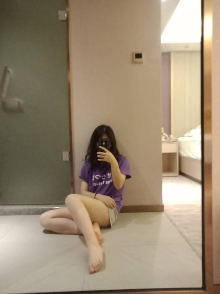 西西-江西省·抚州市·临川区-朋友圈，微博，贴吧-接网拍，寄拍，各种风格都接，除内衣外，身材适合日系裙子，大学生，拍摄都在操场
