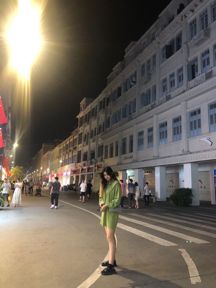 🍇-福建省·厦门市·思明区-微博-这是个人的自拍和她拍，本人比较会搭配，参加过学校的模特拍照大赛，并进入复赛，