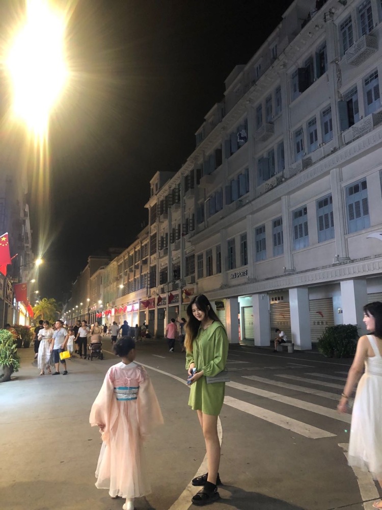 🍇-福建省·厦门市·思明区-微博-这是个人的自拍和她拍，本人比较会搭配，参加过学校的模特拍照大赛，并进入复赛，