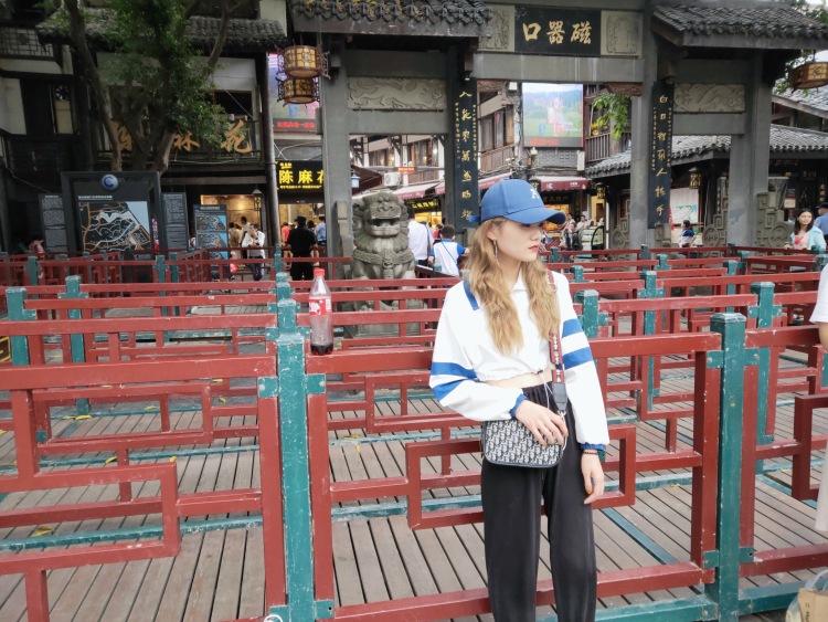 金子-河南省·郑州市·金水区--平常喜欢逛淘宝 看穿搭视频 收藏一些好看穿搭 本人也喜欢搭配