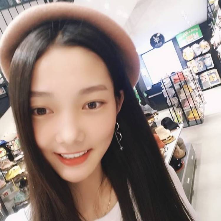 花花-河南省·漯河市·源汇区-抖音,***,朋友圈-平常没事的时候喜欢拍照,各种风格的都可以差不多可以驾驭,不过还是喜欢温柔风的,参加过学校多次的礼仪队,寄拍或者耳饰衣帽都可以