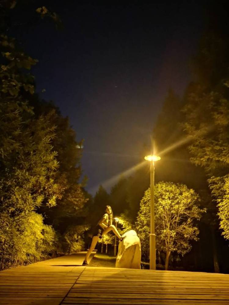 花花-河南省·漯河市·源汇区-抖音,***,朋友圈-平常没事的时候喜欢拍照,各种风格的都可以差不多可以驾驭,不过还是喜欢温柔风的,参加过学校多次的礼仪队,寄拍或者耳饰衣帽都可以