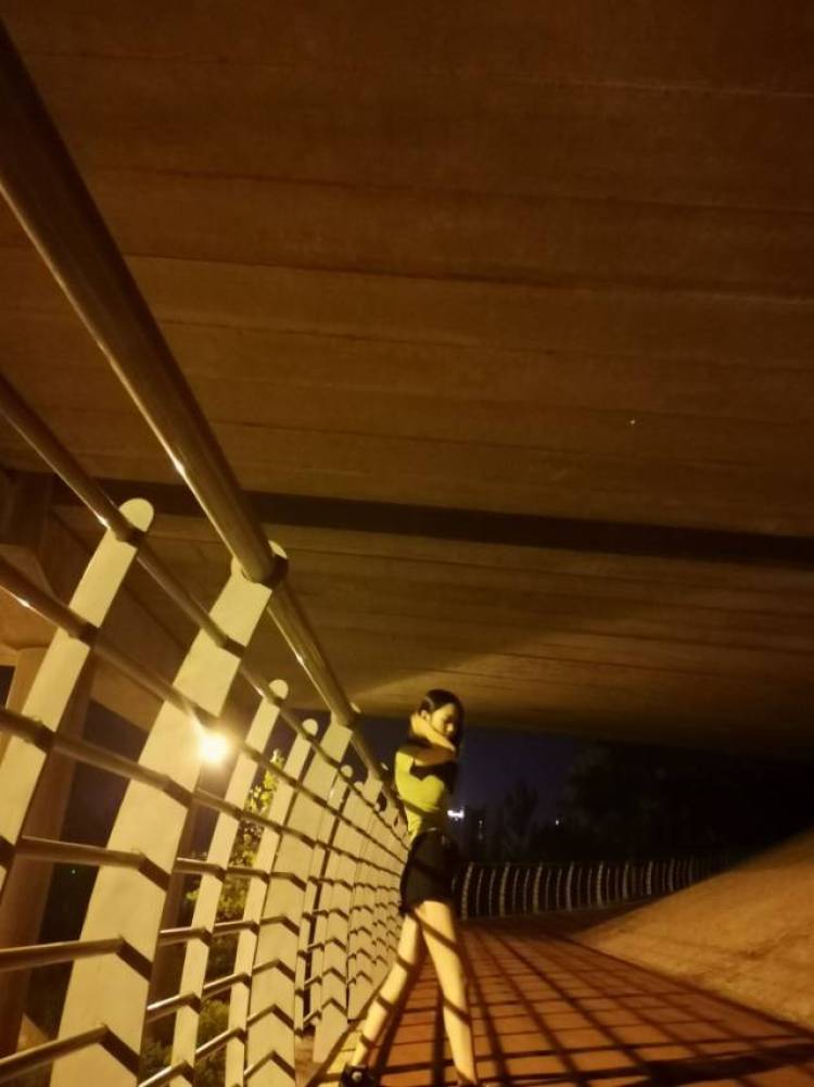 花花-河南省·漯河市·源汇区-抖音,***,朋友圈-平常没事的时候喜欢拍照,各种风格的都可以差不多可以驾驭,不过还是喜欢温柔风的,参加过学校多次的礼仪队,寄拍或者耳饰衣帽都可以