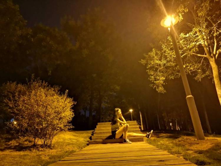 花花-河南省·漯河市·源汇区-抖音,***,朋友圈-平常没事的时候喜欢拍照,各种风格的都可以差不多可以驾驭,不过还是喜欢温柔风的,参加过学校多次的礼仪队,寄拍或者耳饰衣帽都可以