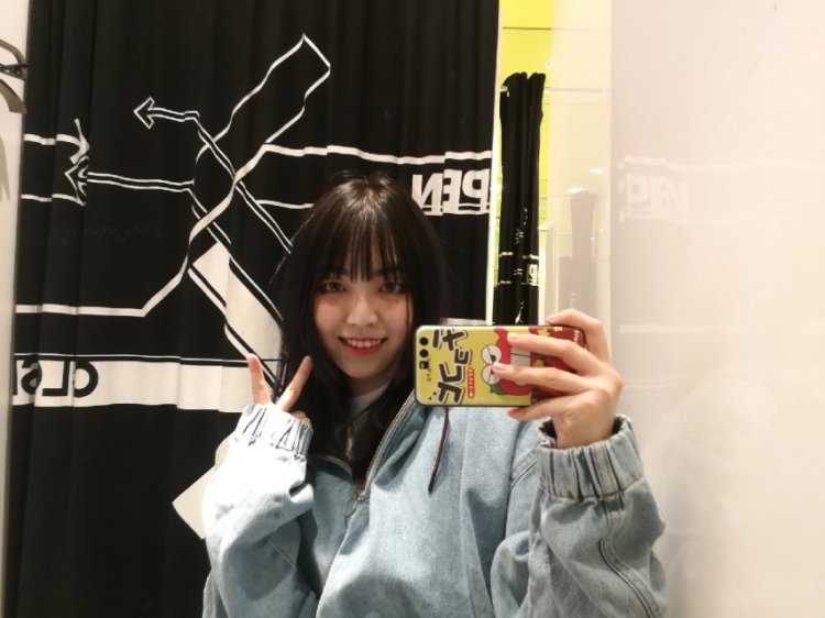今天二狗子吃草莓了吗-浙江省·杭州市·西湖区-朋友圈抖音知乎-热爱摄影,也爱被拍,日常会分享一些穿搭