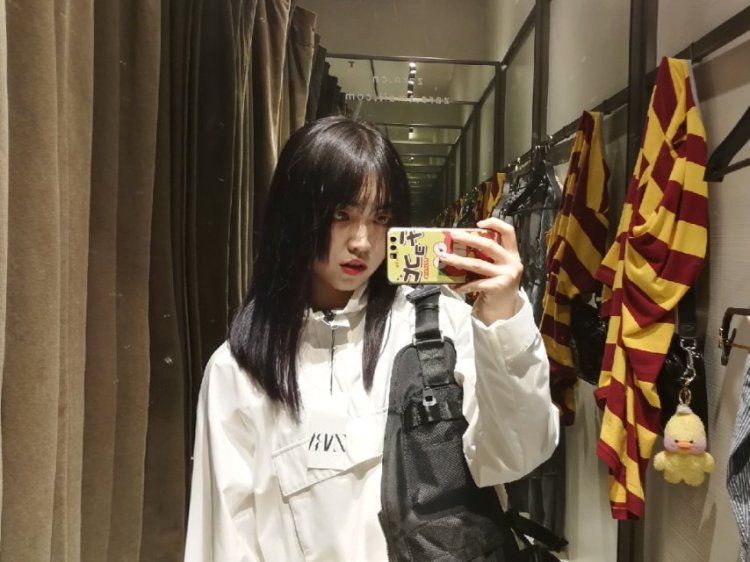 今天二狗子吃草莓了吗-浙江省·杭州市·西湖区-朋友圈抖音知乎-热爱摄影,也爱被拍,日常会分享一些穿搭