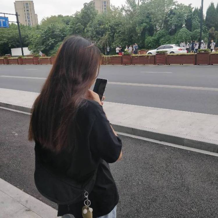 小陈小陈满目星辰-浙江省·杭州市·江干区--喜欢拍照的女孩