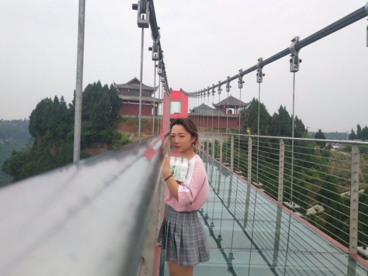 雨筱-四川省·南充市·顺庆区-微信-风格百变，好友2000➕ 
不接受内衣，比基尼，泳装等大尺度
净身高158，体重90左右，年龄20，