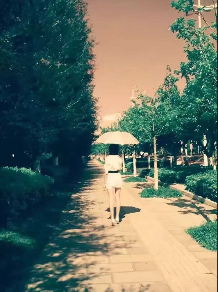 花花哟🌸-云南省·昆明市·五华区-抖音,盆友圈,快手等-本人二十岁,接网拍,身高165,体重90,会简单修图,什么都可以拍