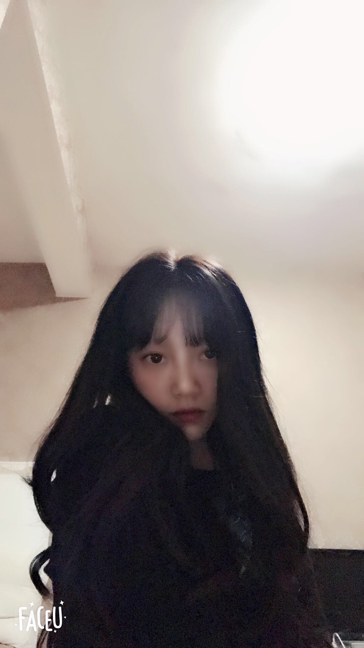 花花哟🌸-云南省·昆明市·五华区-抖音,盆友圈,快手等-本人二十岁,接网拍,身高165,体重90,会简单修图,什么都可以拍