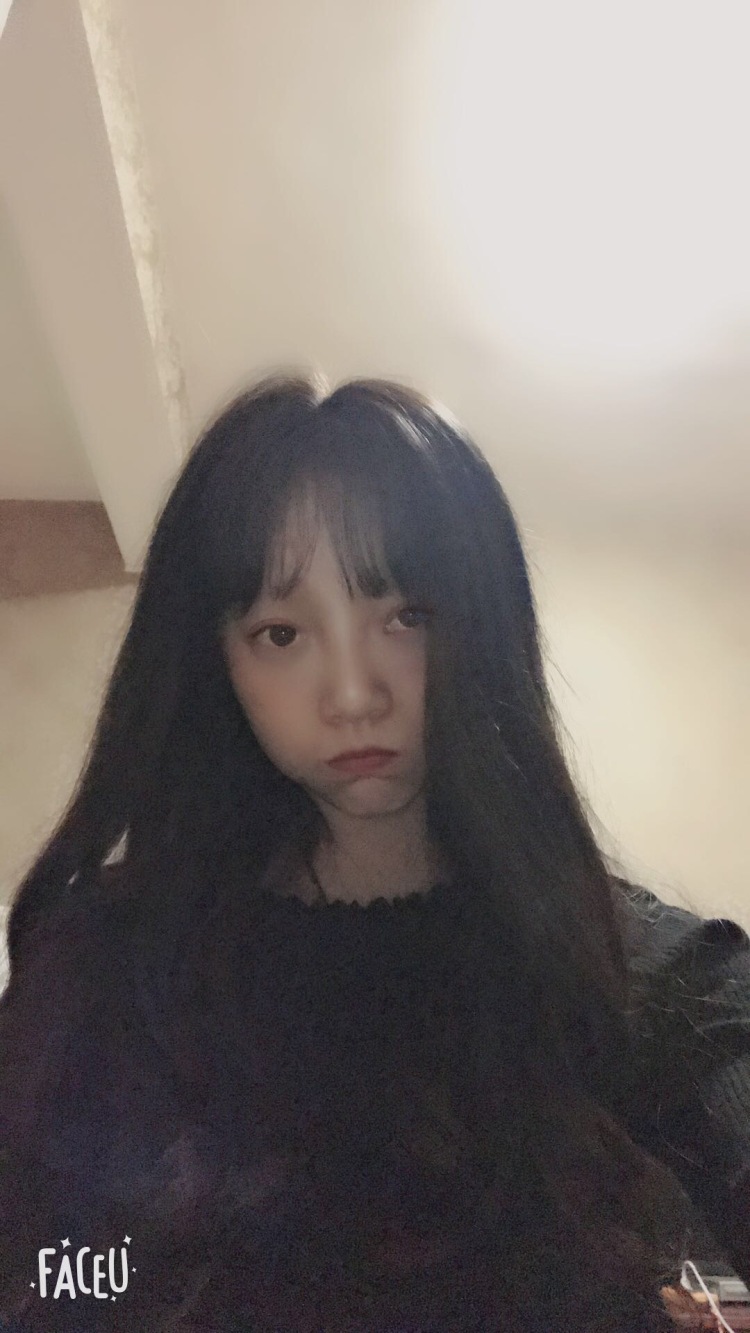 花花哟🌸-云南省·昆明市·五华区-抖音,盆友圈,快手等-本人二十岁,接网拍,身高165,体重90,会简单修图,什么都可以拍
